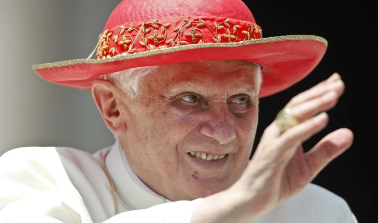 Bivši papa Benedikt