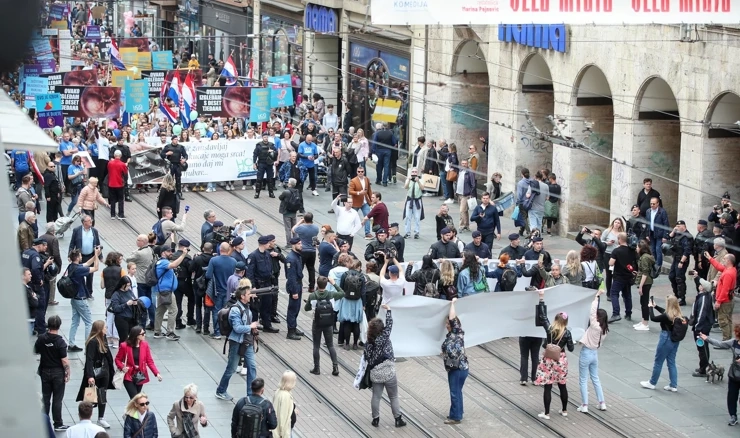 Protuprosvjednice blokirale Hod za život