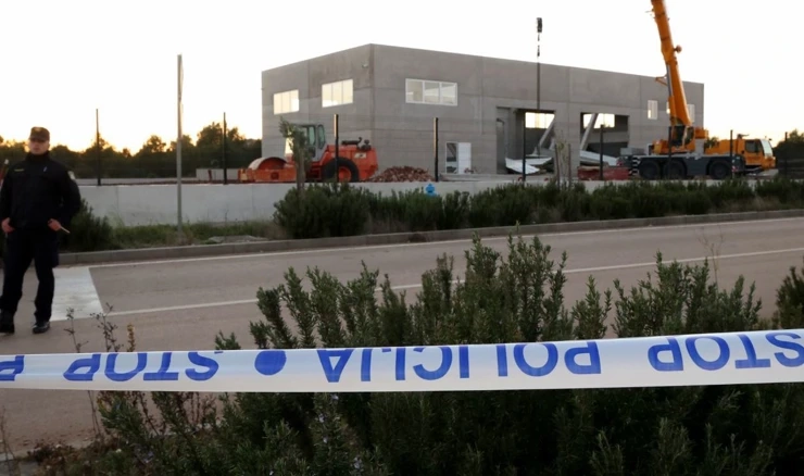 Šibenik: U Industrijskoj zoni Podi urušio se krov hale, jedna osoba poginula
