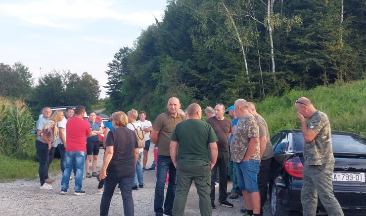 Prosvjed u Dugom Dolu protiv kampa za migrante
