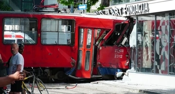 Pretpostavlja se da je uzrok nesreće prevelika brzina tramvaja pri ulasku na raskrižje ili neispravna infrastruktura