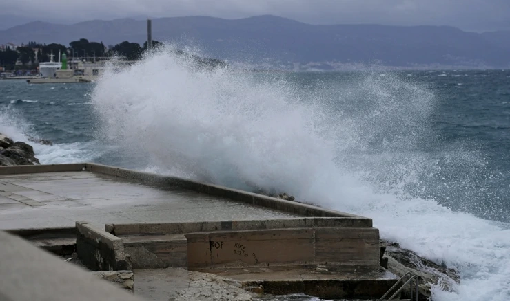 Olujno jugo na Jadranu