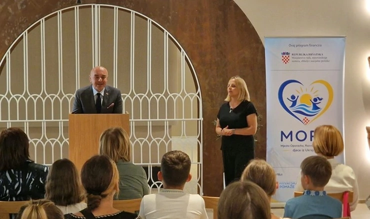 Ministar Ružić posjetio skupinu djece iz Ukrajine  