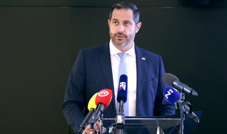 Tonči Glavina, ministar turizma i sporta