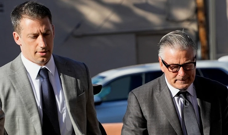 Alec Baldwin dolazi na sud u pratnji odvjetnika