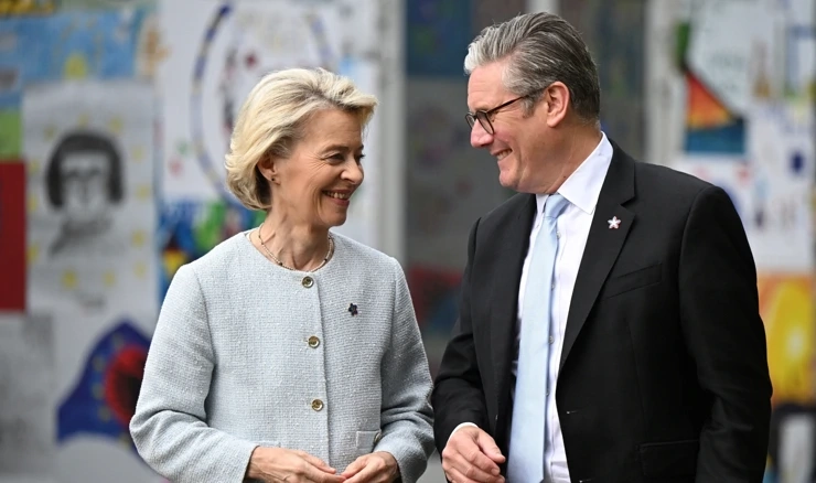Von der Leyen i Starmer