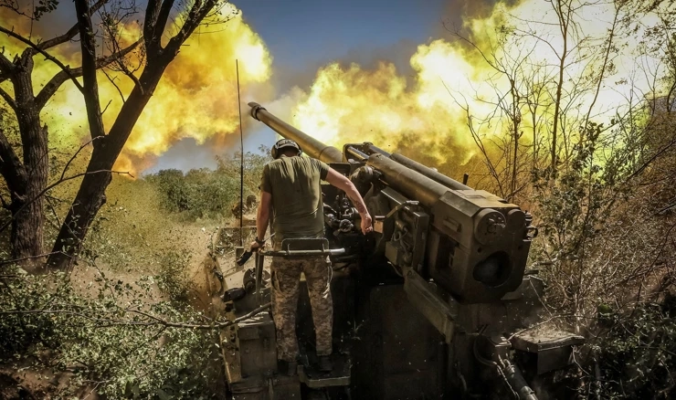 Topnik ukrajinske 24. Mehanizirane brigade u blizini Časiv Jara