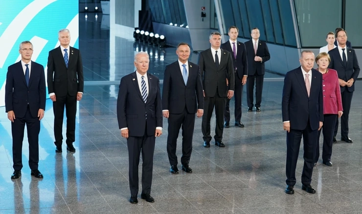 Samit je počeo nakon zajedničkog fotografiranja