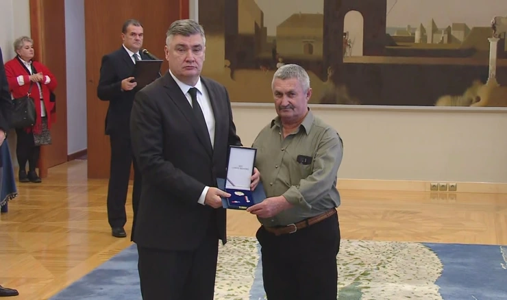 Predsjednik Republike Zoran Milanović dodjeljuje odlikovanje