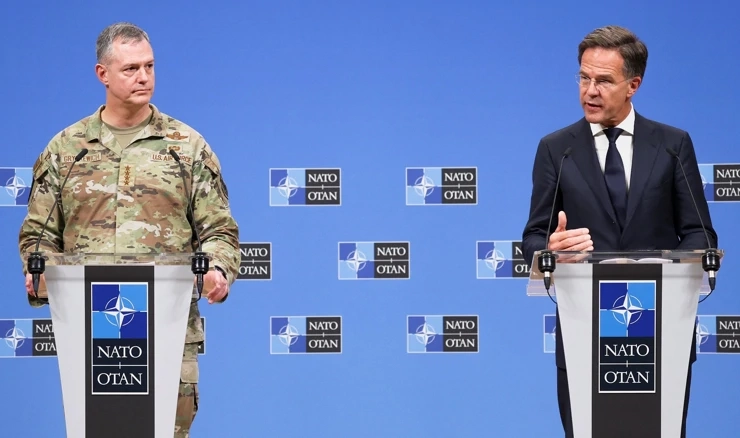 Alexus G. Grynkewich i Mark Rutte