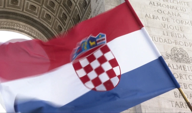 Hrvatska zastava kod Slavoluka pobjede u Parizu