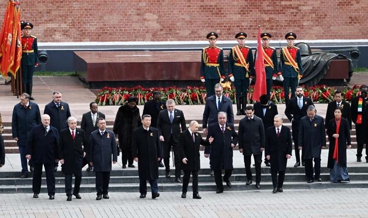 EU čelnici kritizirali Ficovu prisutnost na paradi u Moskvi