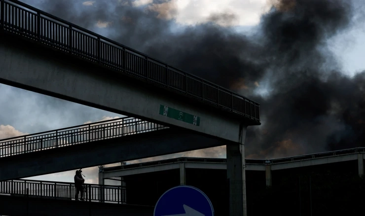 Sevilu okružio toksični dim