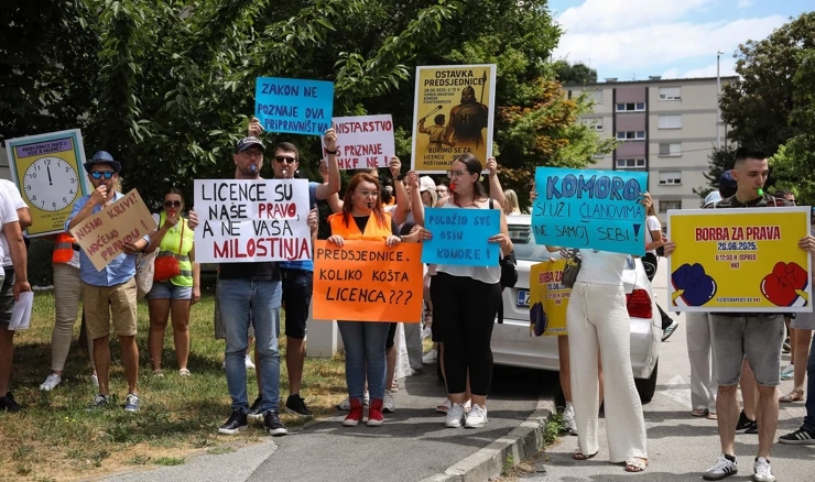 Zdravstveni radnici održali prosvjed protiv Hrvatske komore fizioterapeuta