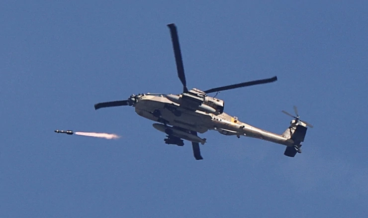 Izraelski helikopter AH64 Apache