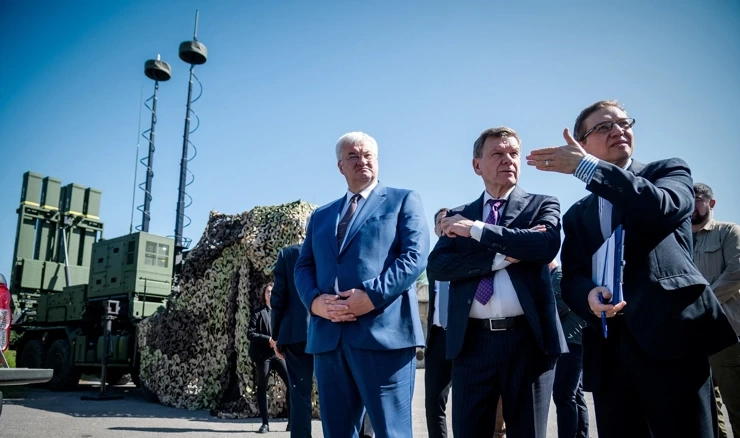 Ukrajinski i njemački šefovi diplomacije, sustav PZO IRIS-T u pozadini